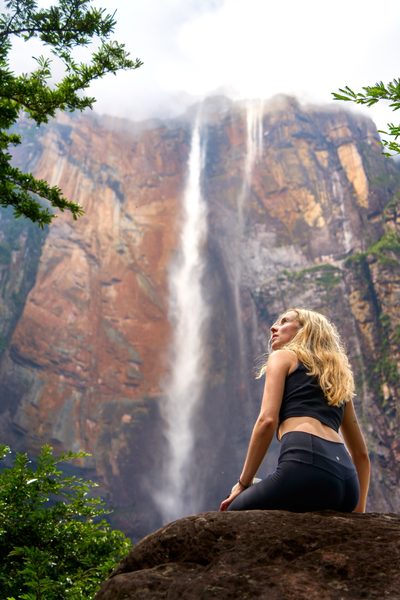 Janet vor dem Salto Ángel, Venezuela